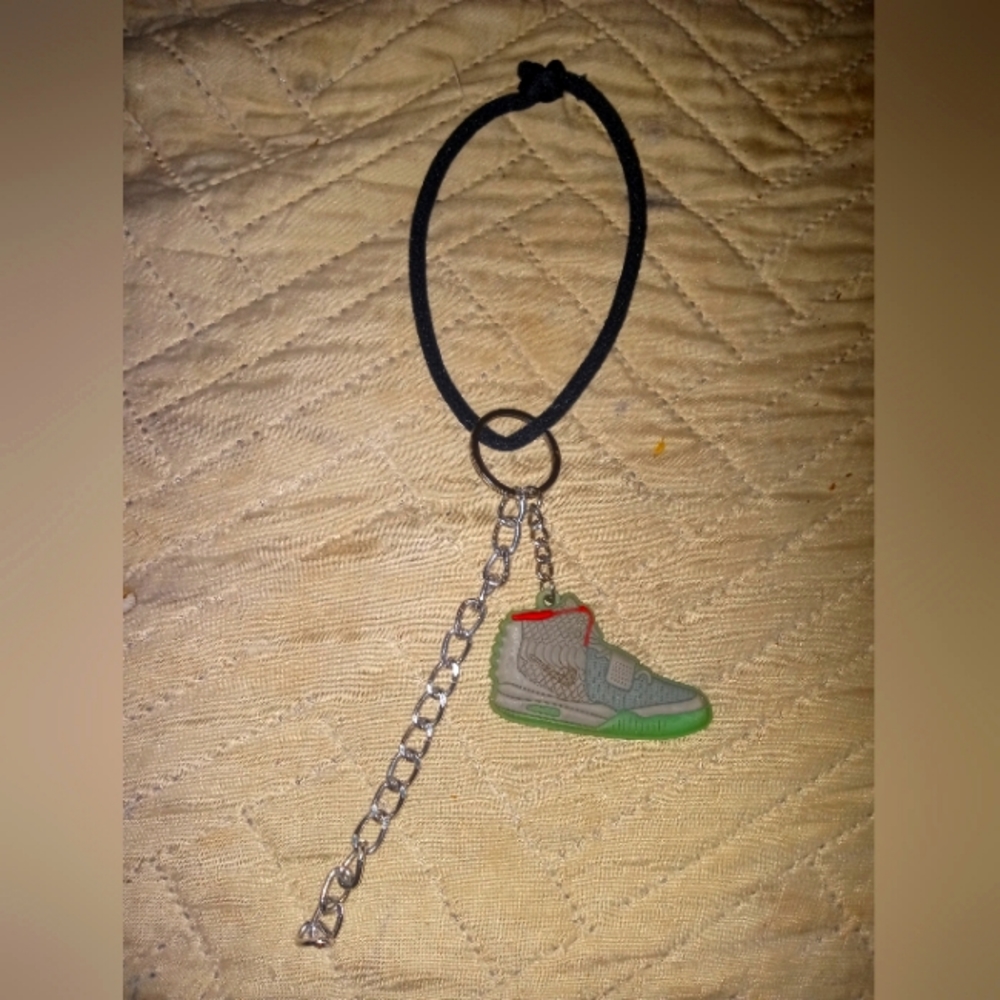 Keychain wristlet